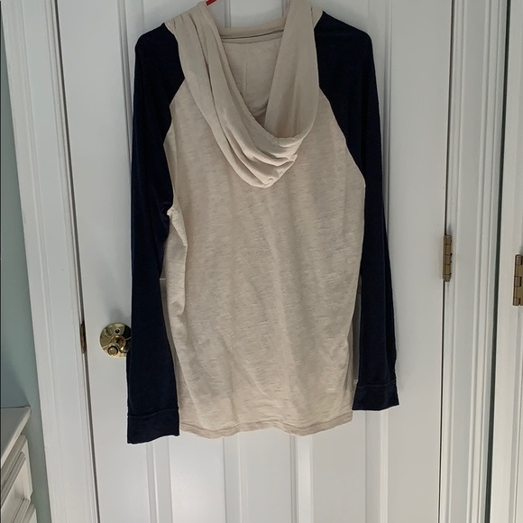 Sweatshirt - Picture 2 of 4